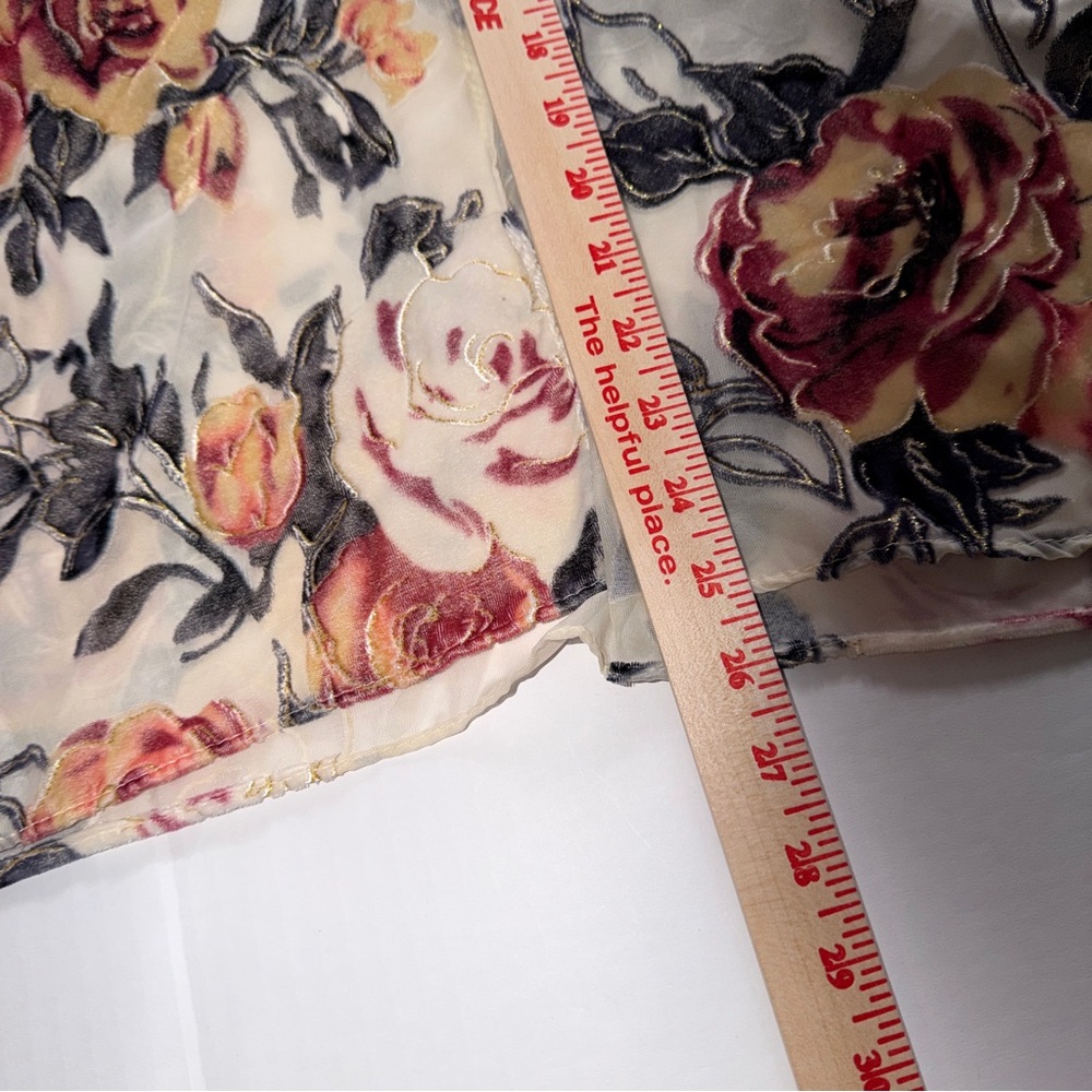 sheer floral shawl with cutout sleeves with a burnout velvet-style texture OS - Picture 6 of 7